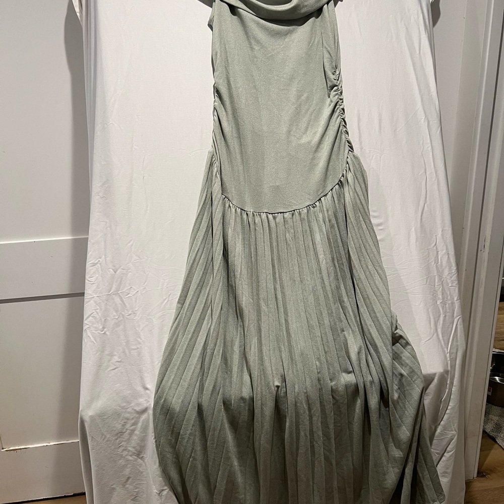 Lioness Sage Green Ruched Off Shoulder Maxi Dress Pleated Skirt XXL NWT - Picture 10 of 12